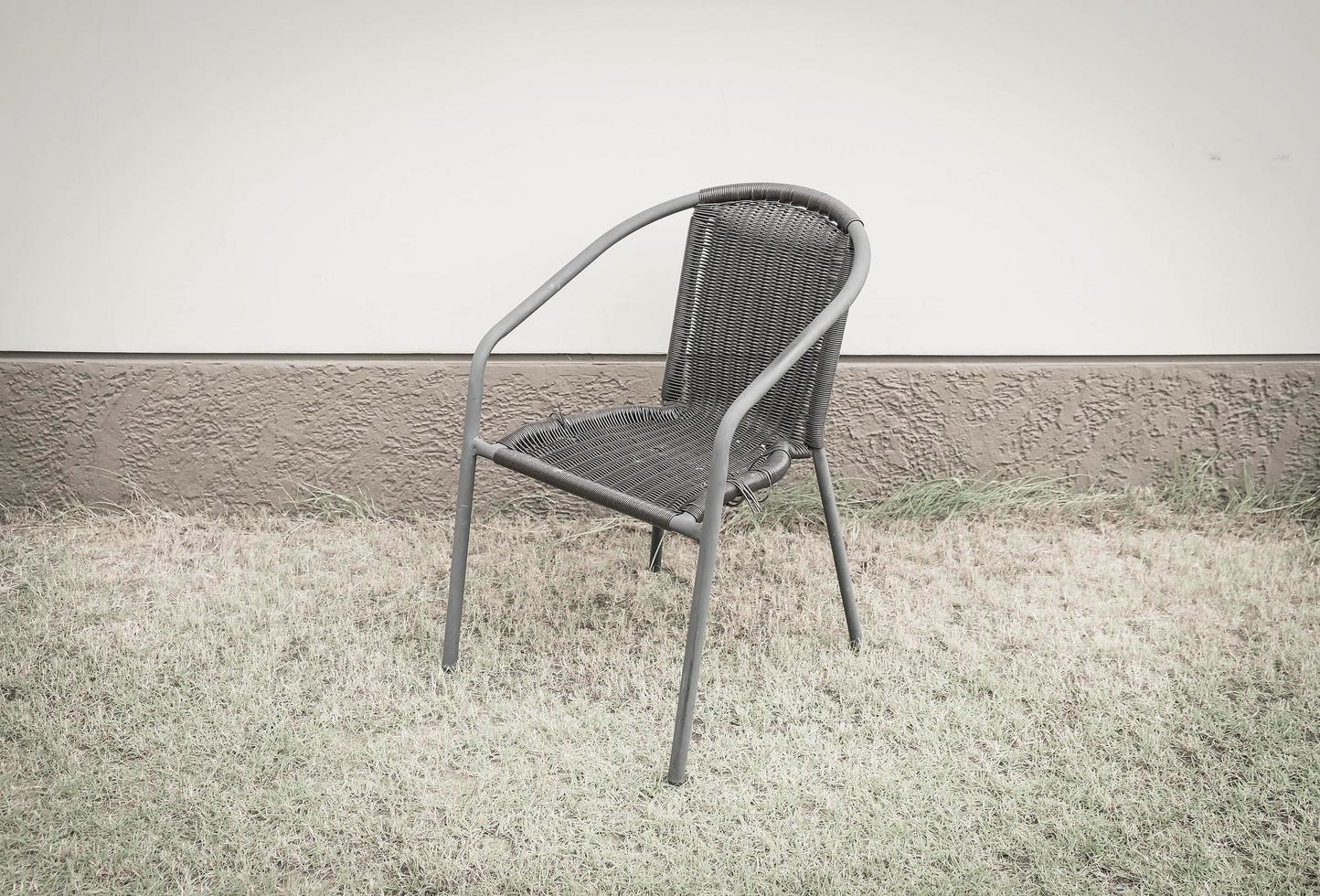silla con pared vacía para espacio de copia - filtro de efecto vintage foto