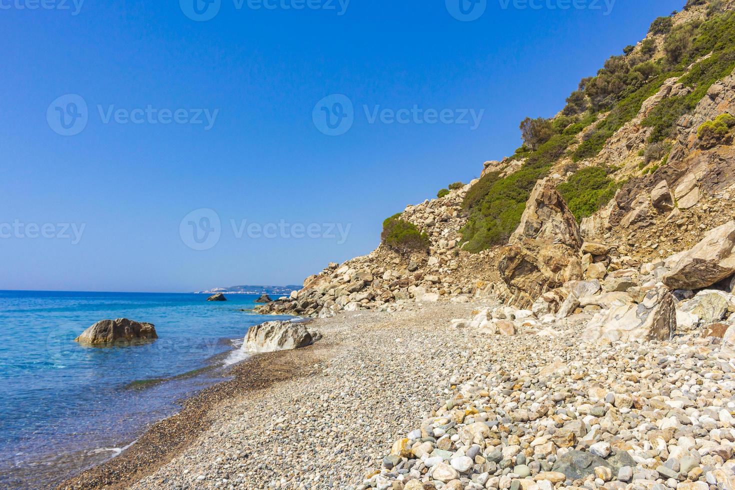 Paisajes costeros naturales en la isla de Kos, Grecia, montañas, acantilados. foto