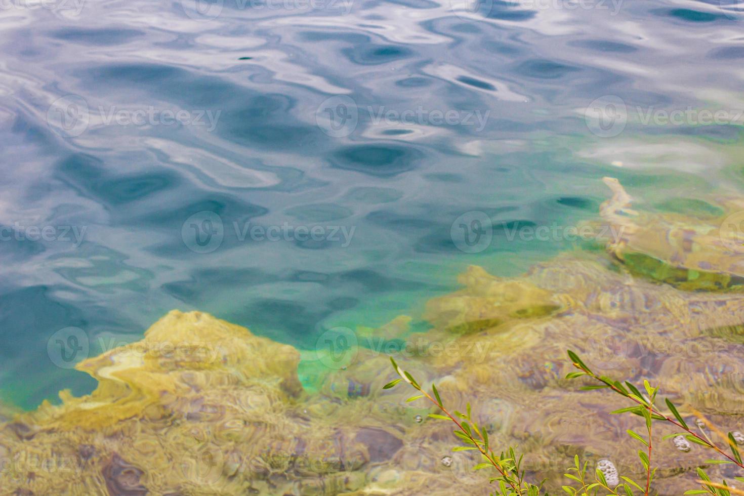paisaje submarino agua turquesa parque nacional de los lagos de plitvice. foto