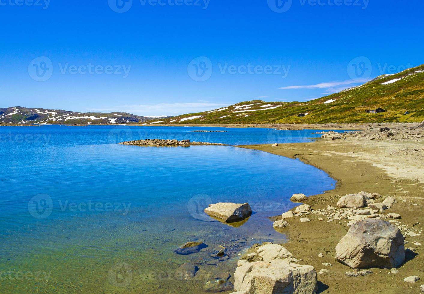 vavatn lago panorama paisaje cantos rodados montañas hemsedal noruega. foto