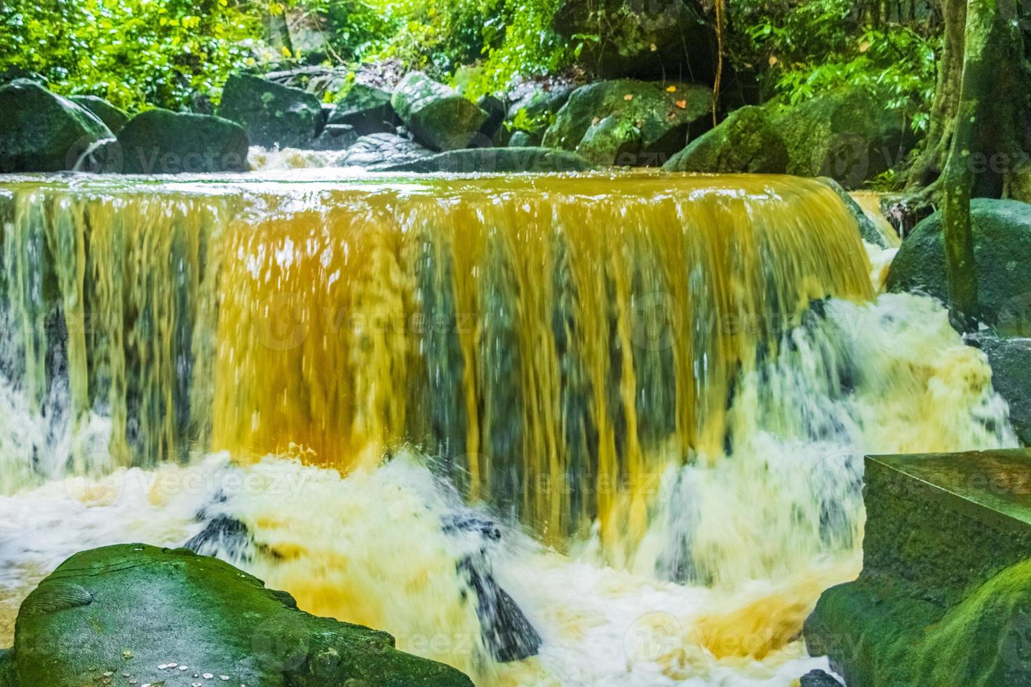 cascada de tar nim y jardín mágico secreto de koh samui, tailandia. foto