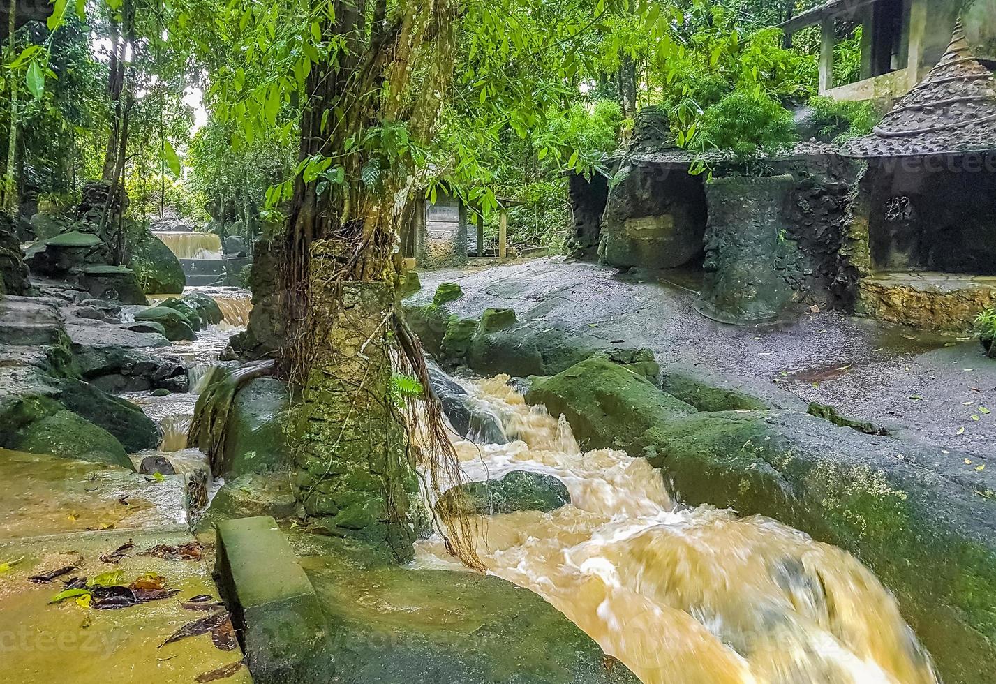 cascada de tar nim y jardín mágico secreto de koh samui, tailandia. foto