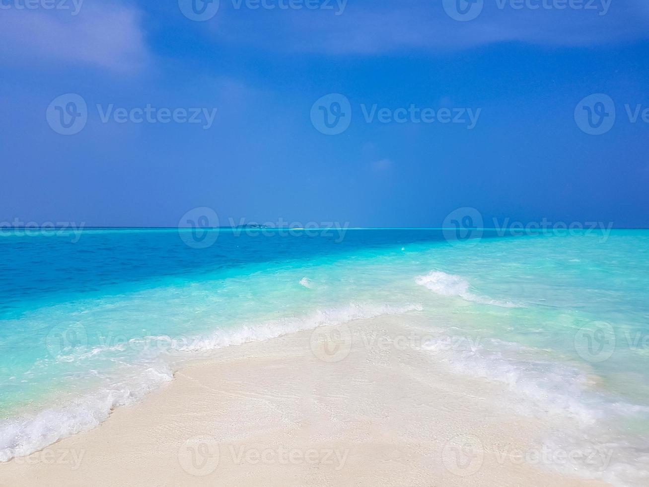 The Indian Ocean at Madivaru and Finolhu at the Rasdhoo Atoll, Maldives photo