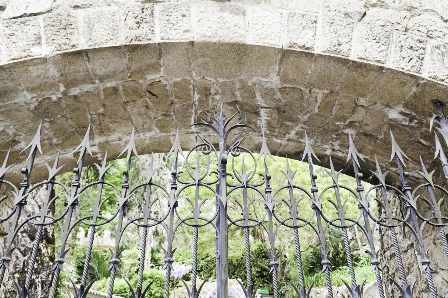 Metal gate protection photo