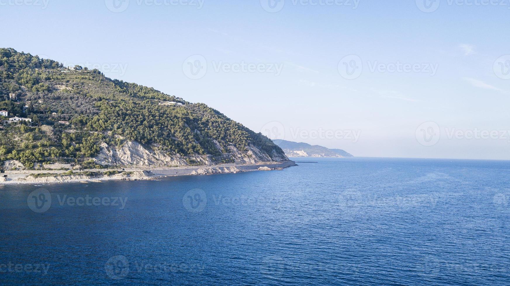 la costa de Liguria de la riviera ponenete foto