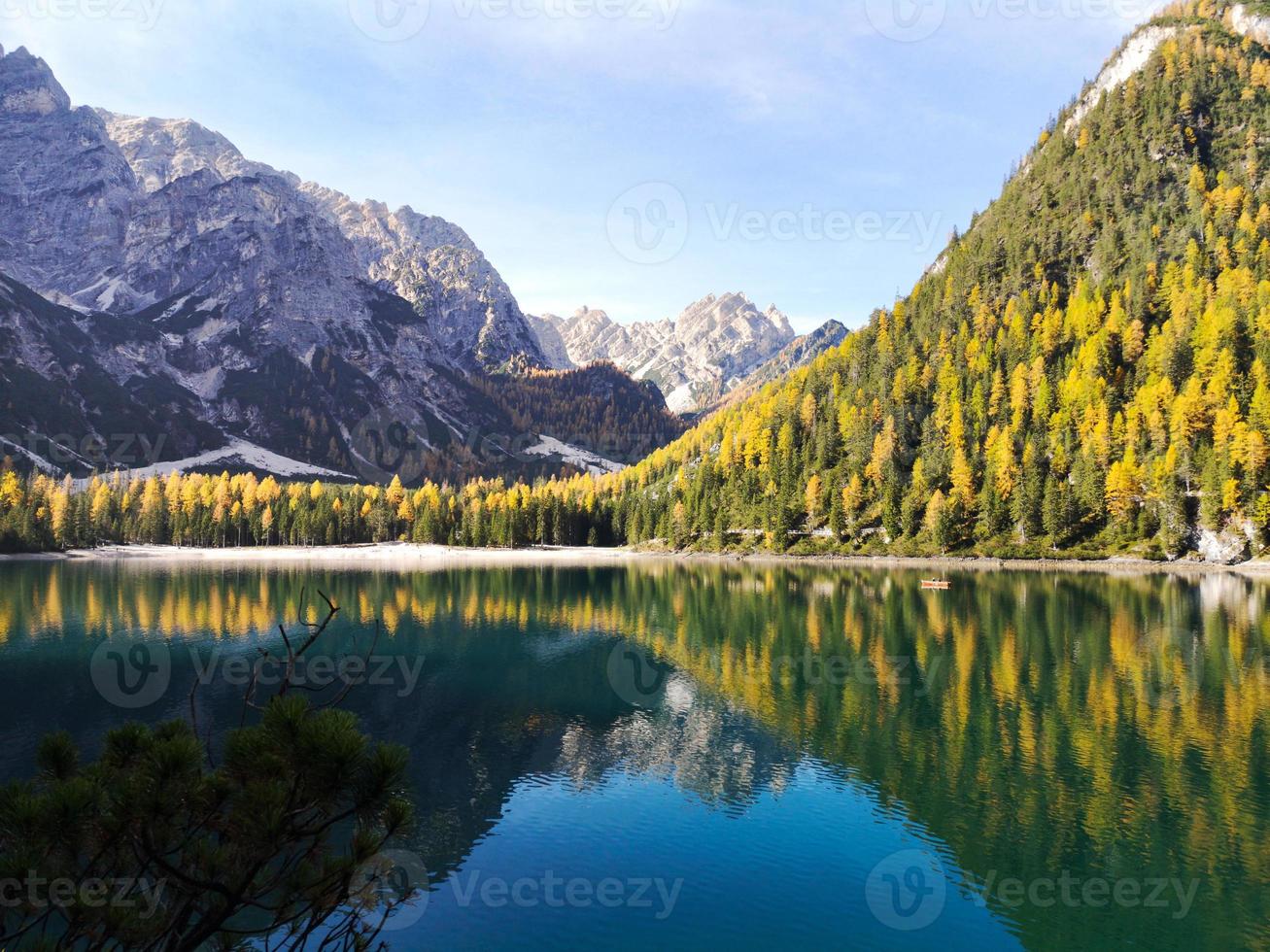 Lago Braies en Trentino Alto Adige Italia foto