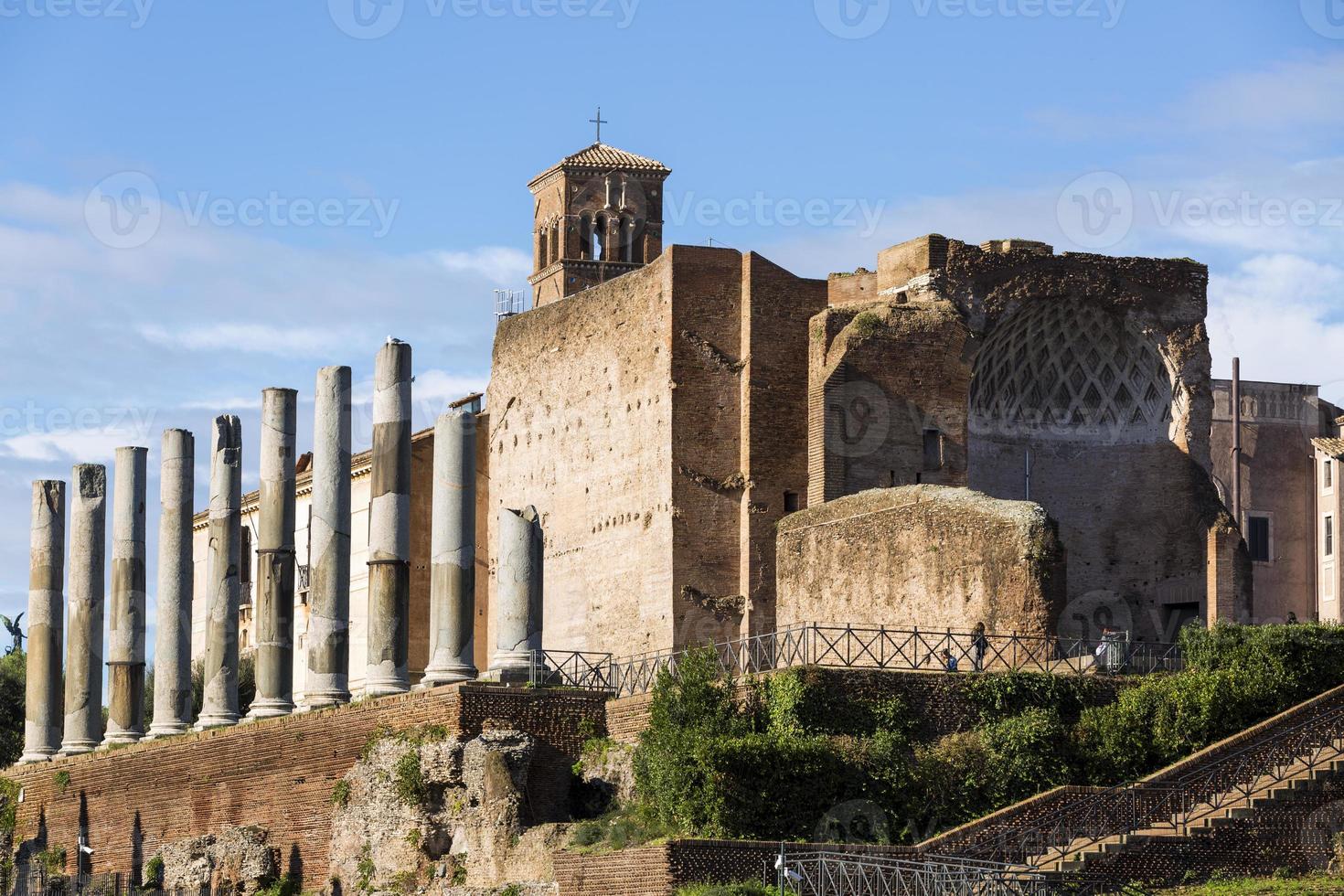 el foro en roma, italia foto