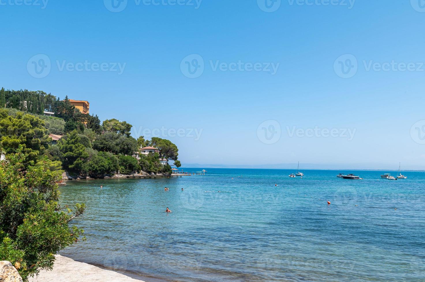 paisaje de una ensenada en porto santo stefano foto