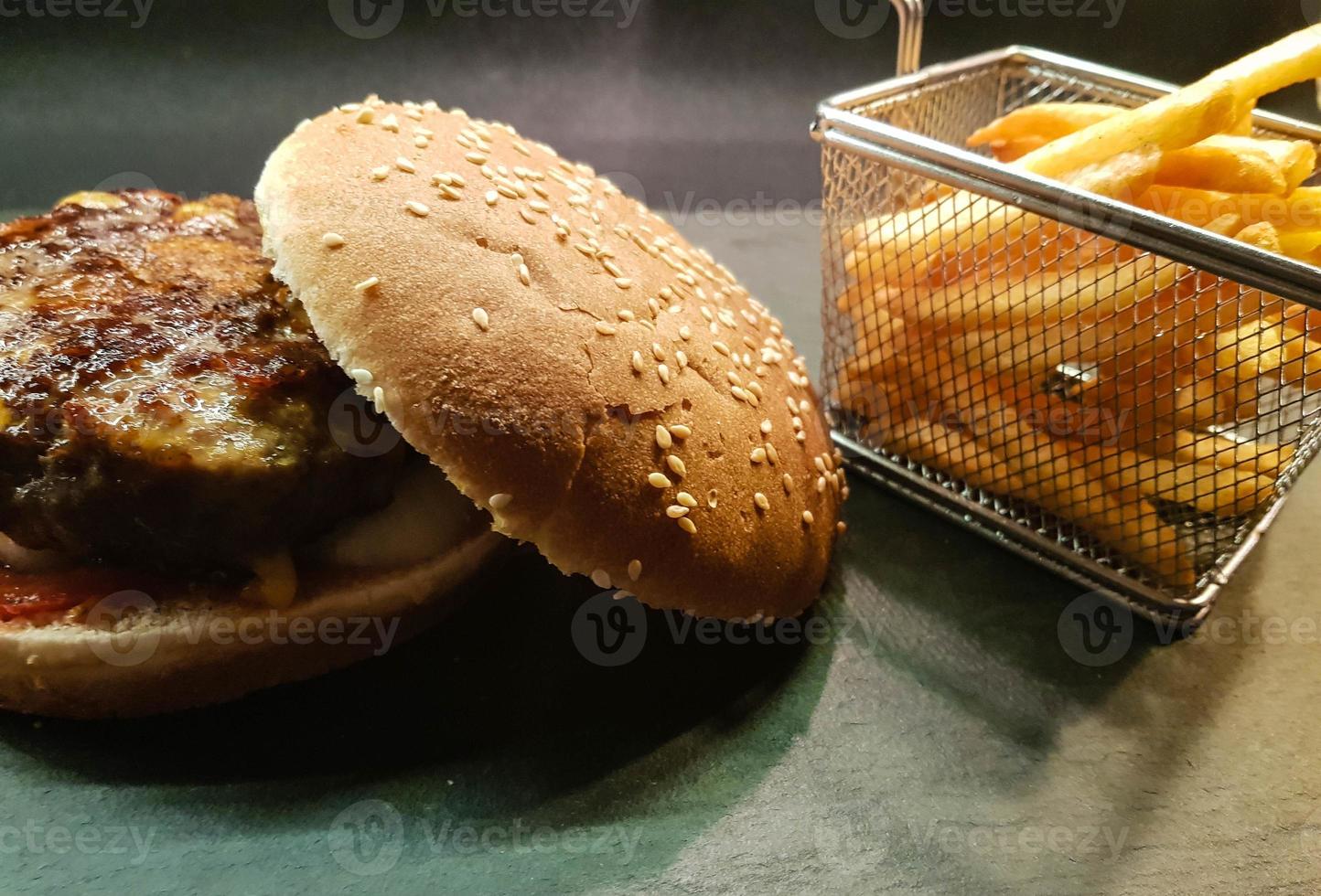 hamburguesas caseras de queso frío foto