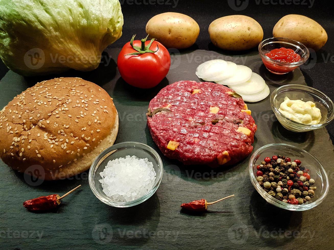 hamburguesas caseras de queso frío foto