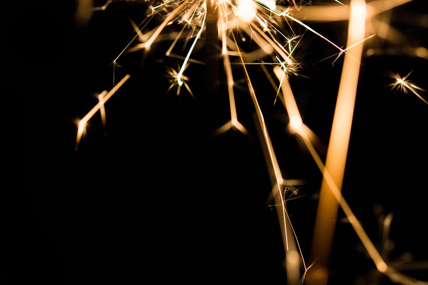 Bengala de fiesta de navidad y año nuevo en negro foto