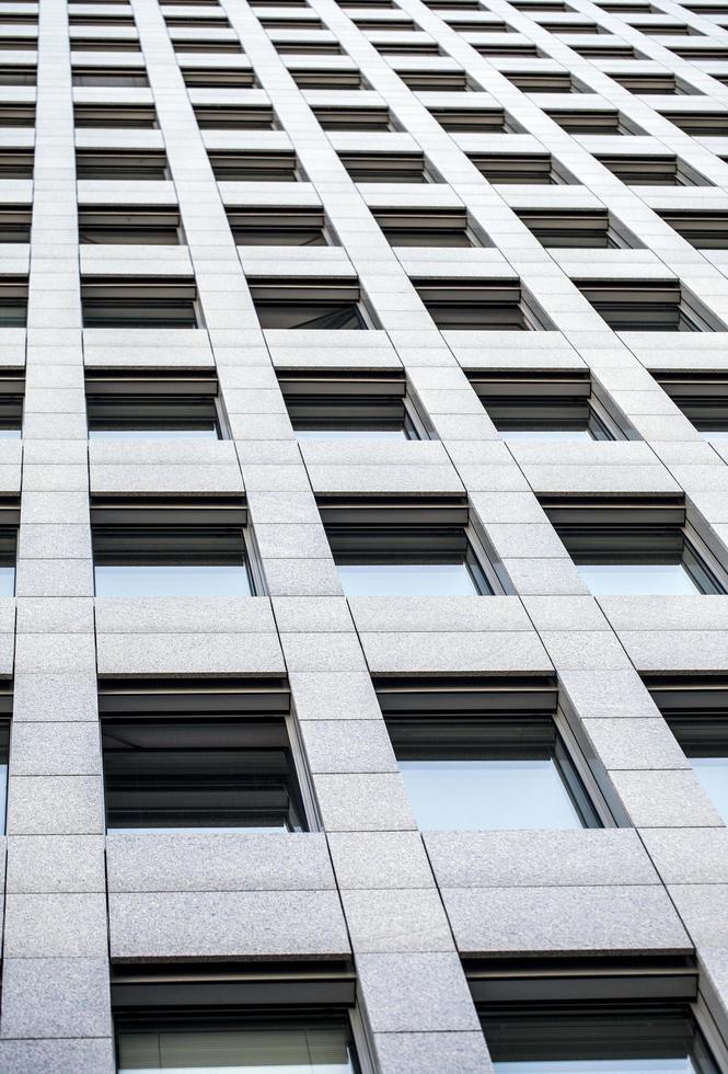 enorme edificio de torre de negocios foto