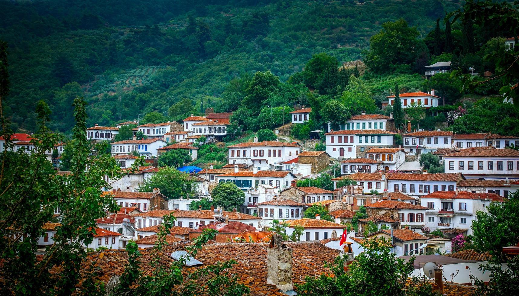 un hermoso centro de turismo antiguo ciudad sirince foto