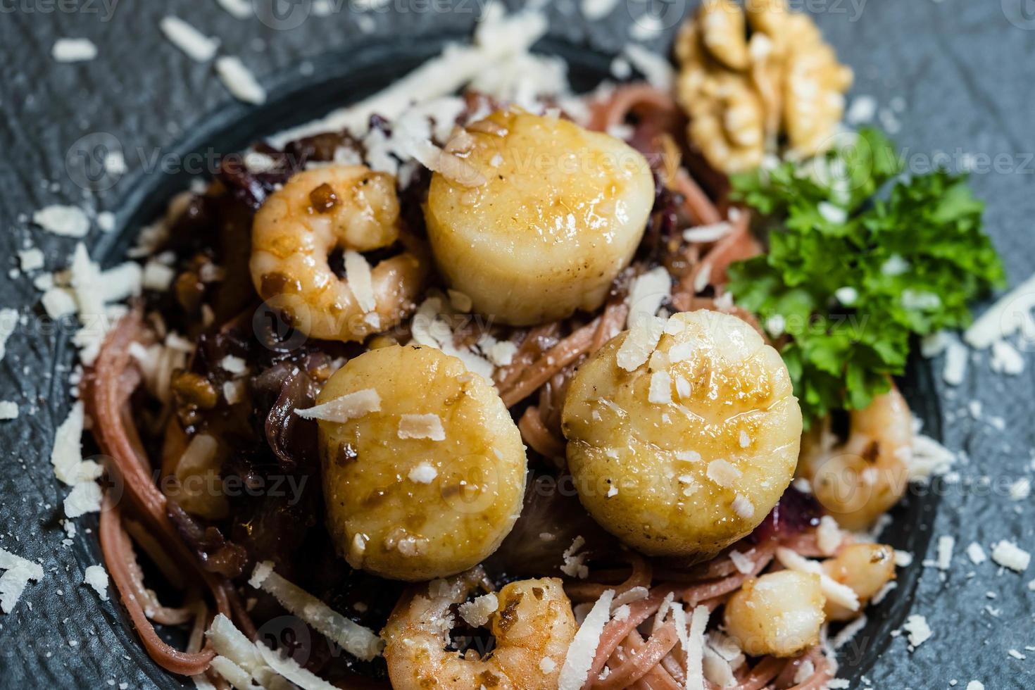 Scallops in the pan photo