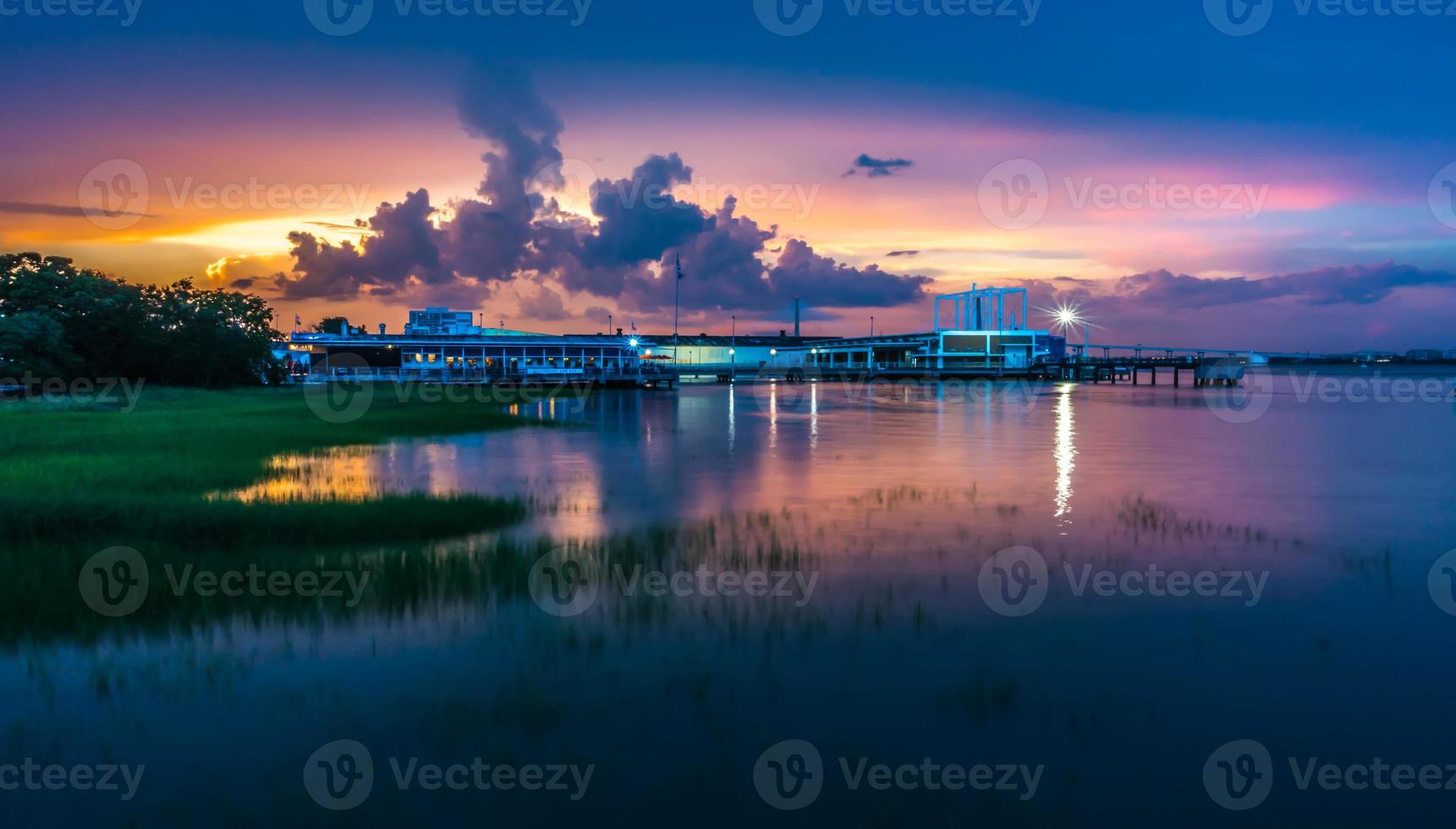 charleston, carolina del sur, puerto, en la noche foto