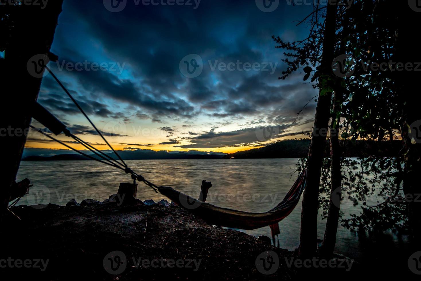 hermosas escenas de paisajes en el lago jocassee, carolina del sur foto