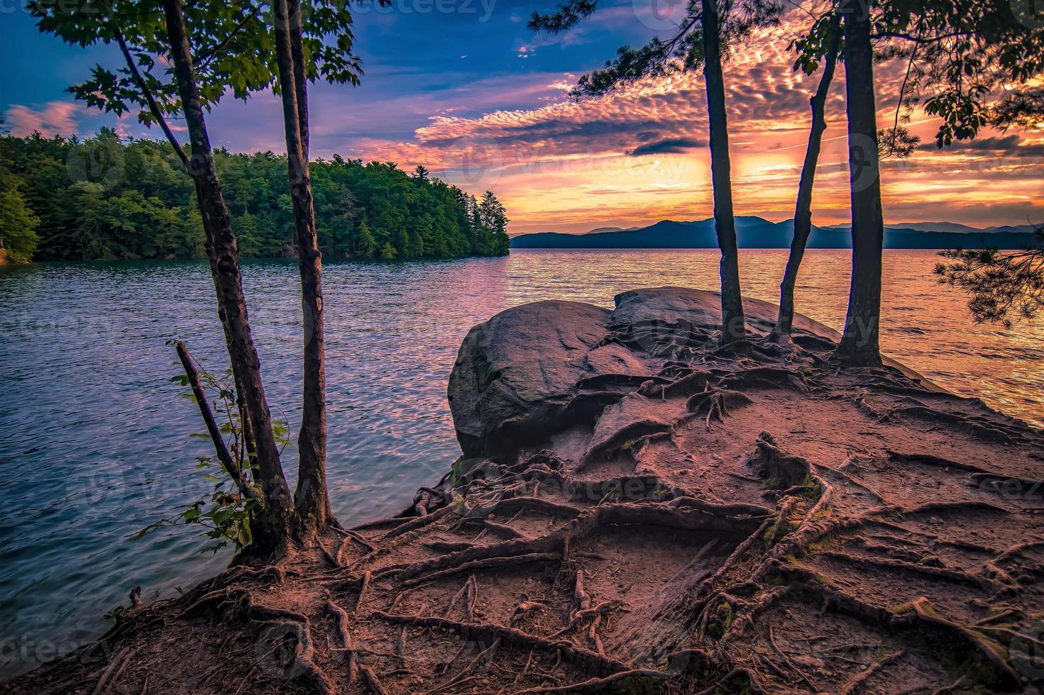 amanecer en el lago jocassee carolina del sur foto