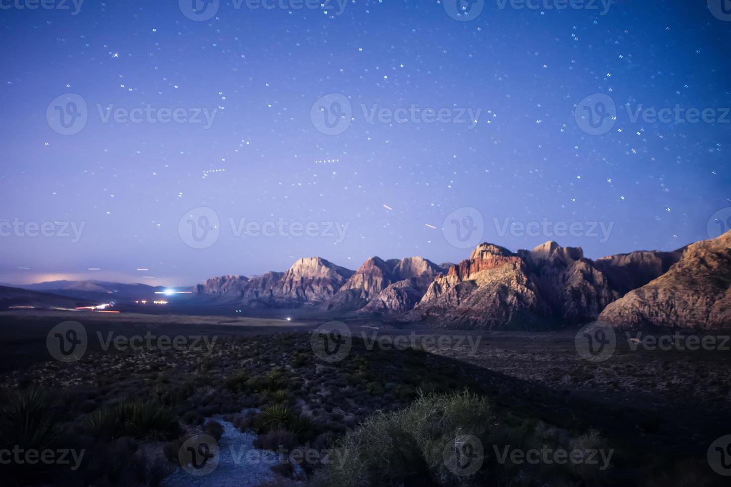 Disparo de larga exposición al atardecer en el cañón de Red Rock cerca de Las Vegas foto