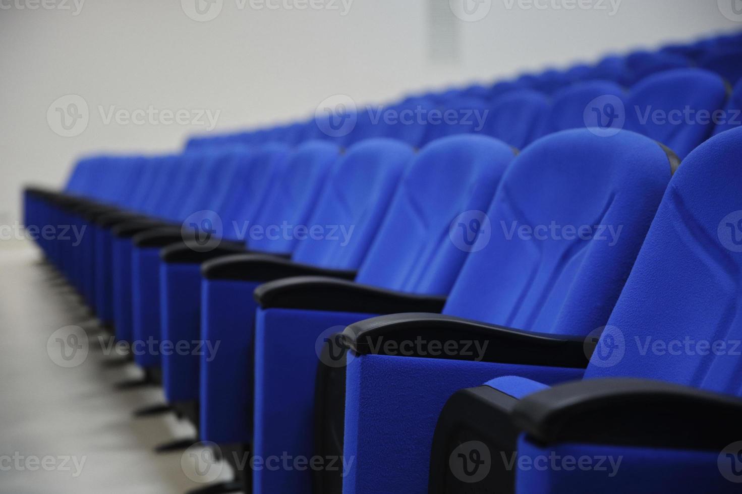 sillas de la sala de conferencias, oratoria comunitaria, conferencia de prensa foto