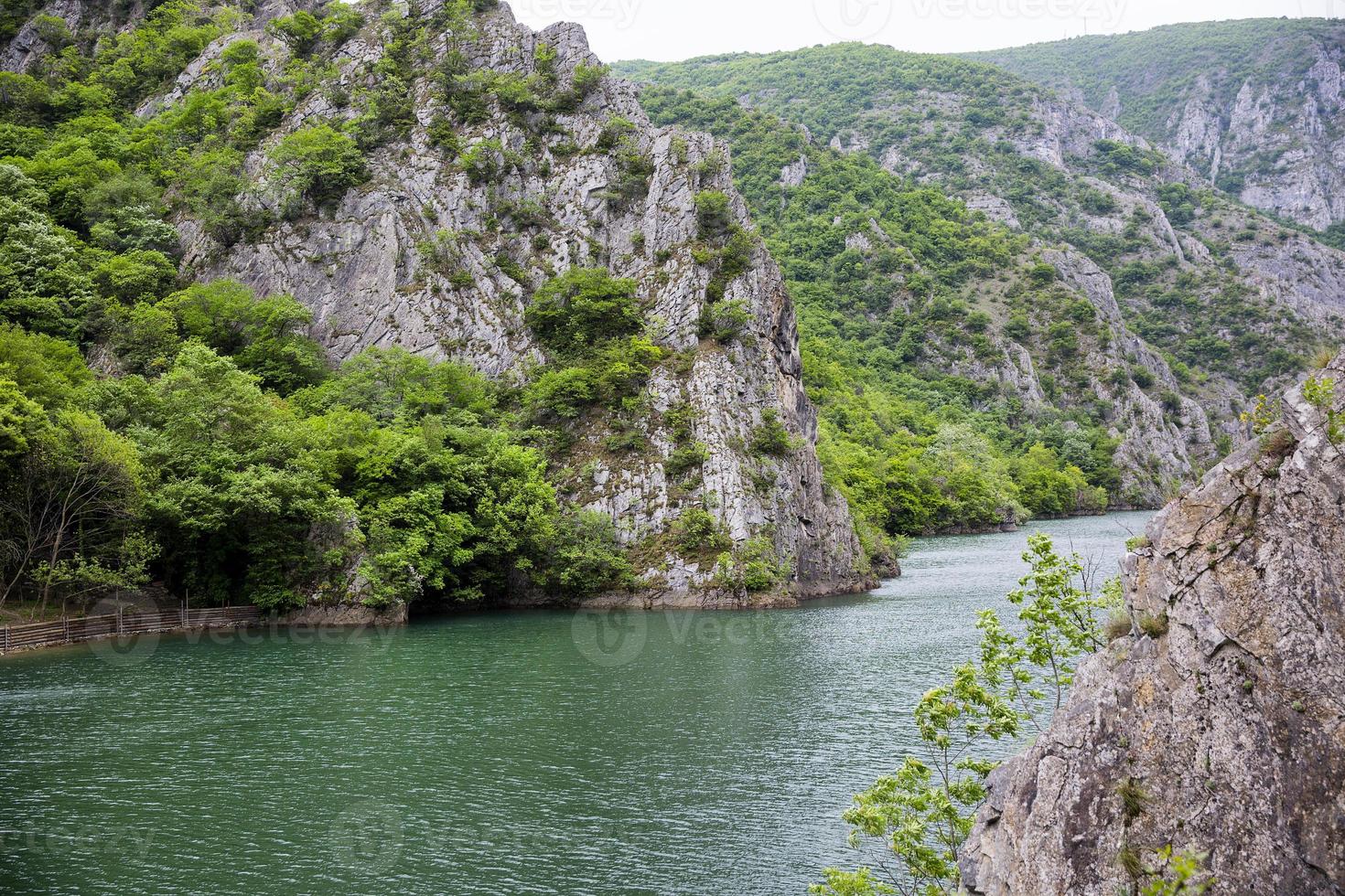 atracciones turísticas de la naturaleza, macedonia matka canyon, viajar foto