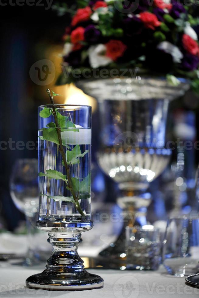 decoraciones de la mesa de comedor de invitados de boda, cena de ceremonia de boda foto