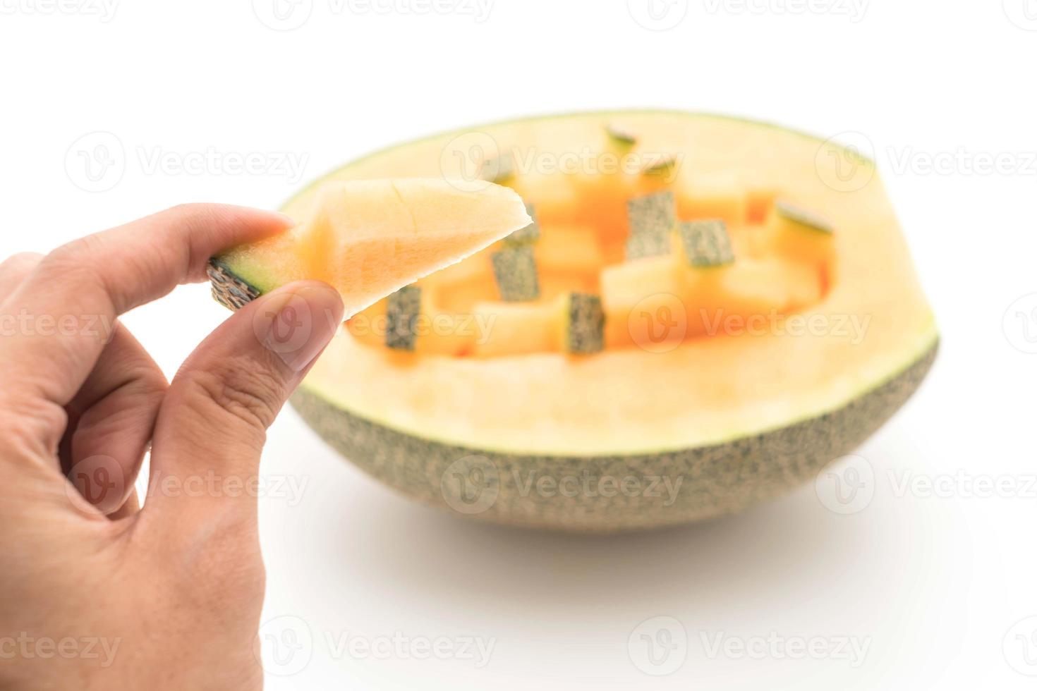 Melón cantalupo sobre fondo blanco. foto