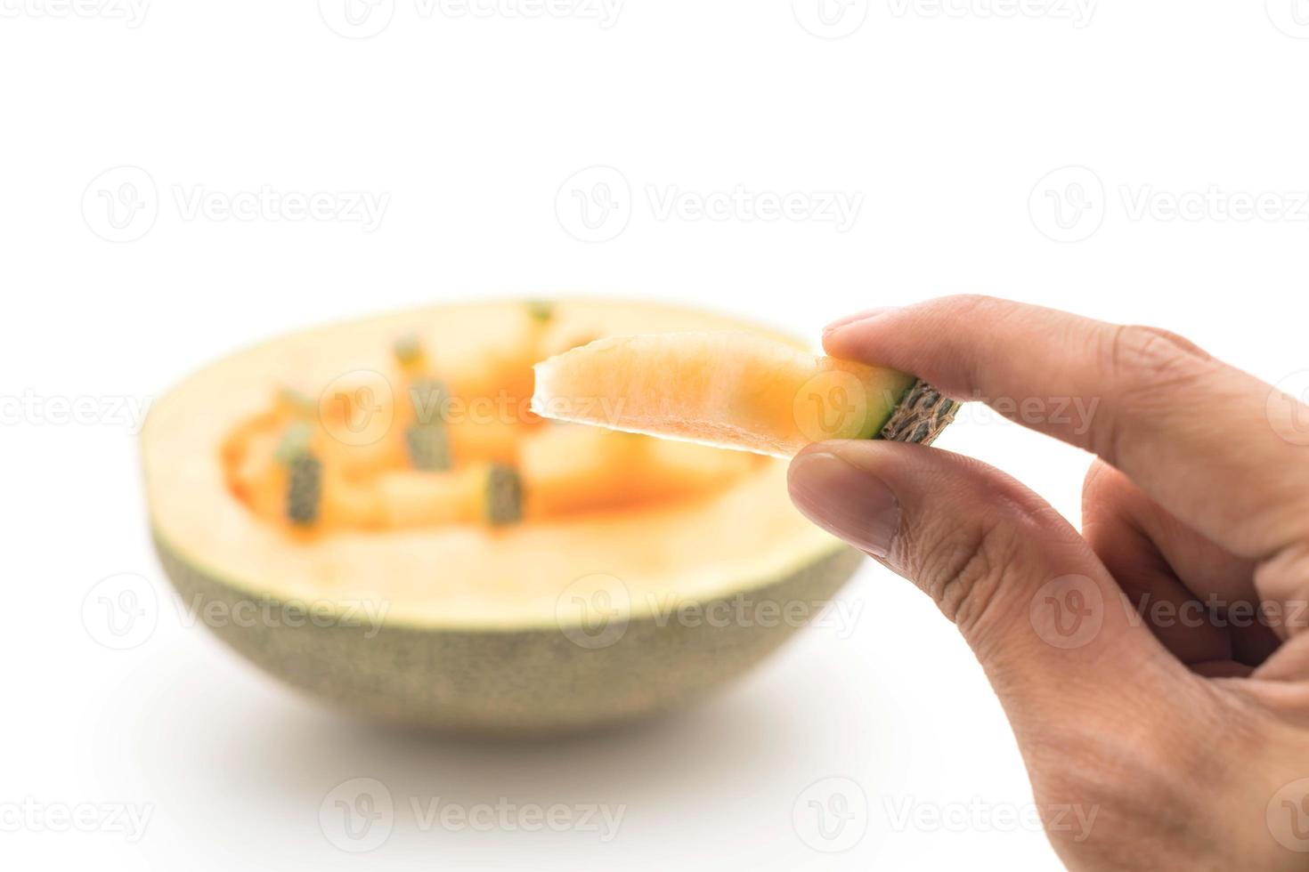 Melón cantalupo sobre fondo blanco. foto