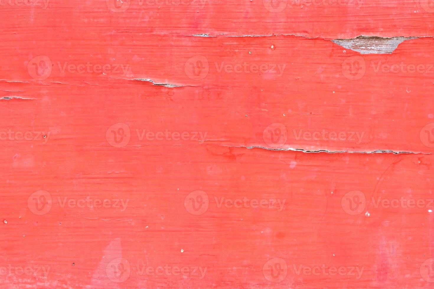 Primer plano de una vieja textura de madera pintada en rojo foto