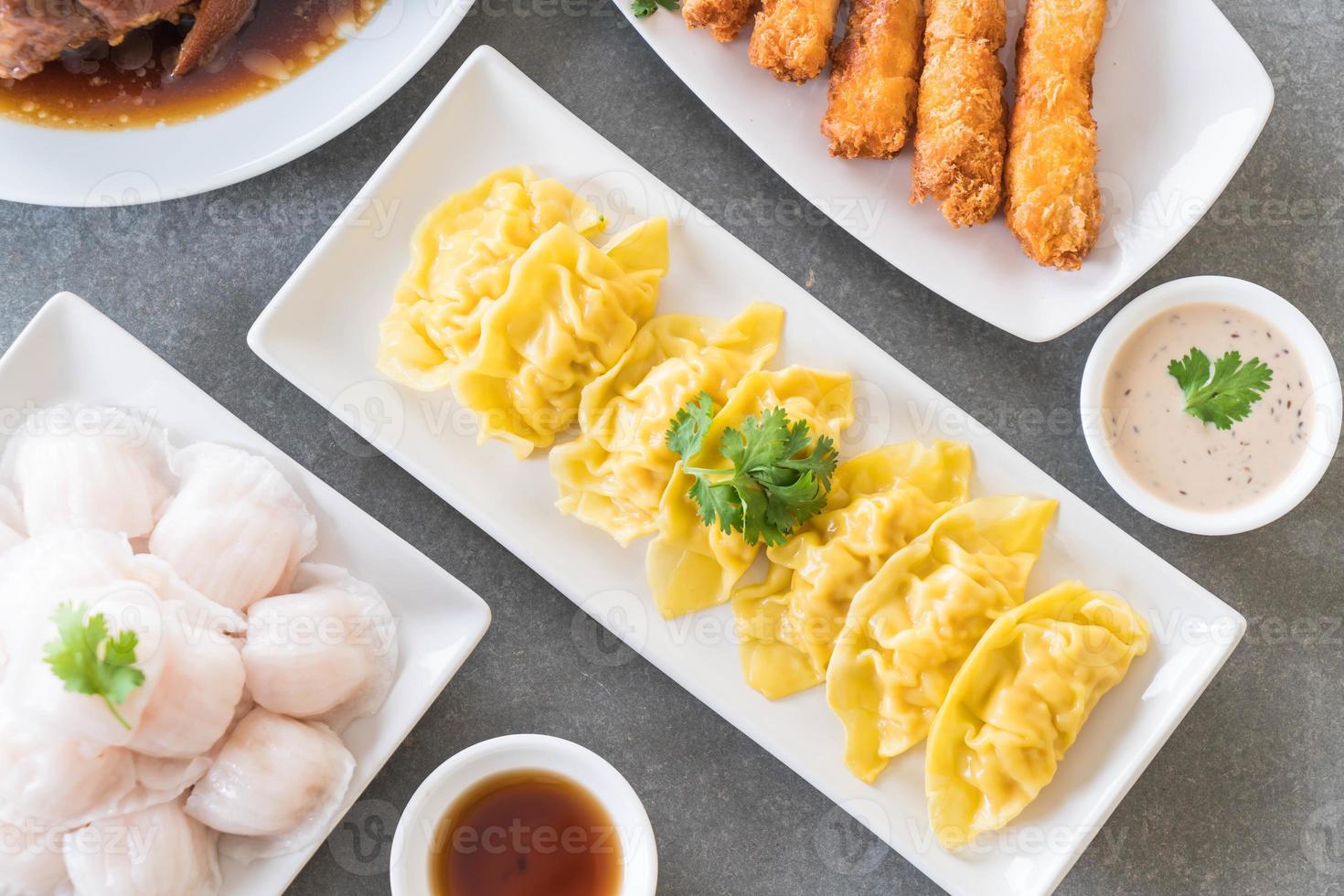 albóndigas de camarones al vapor dim sum foto