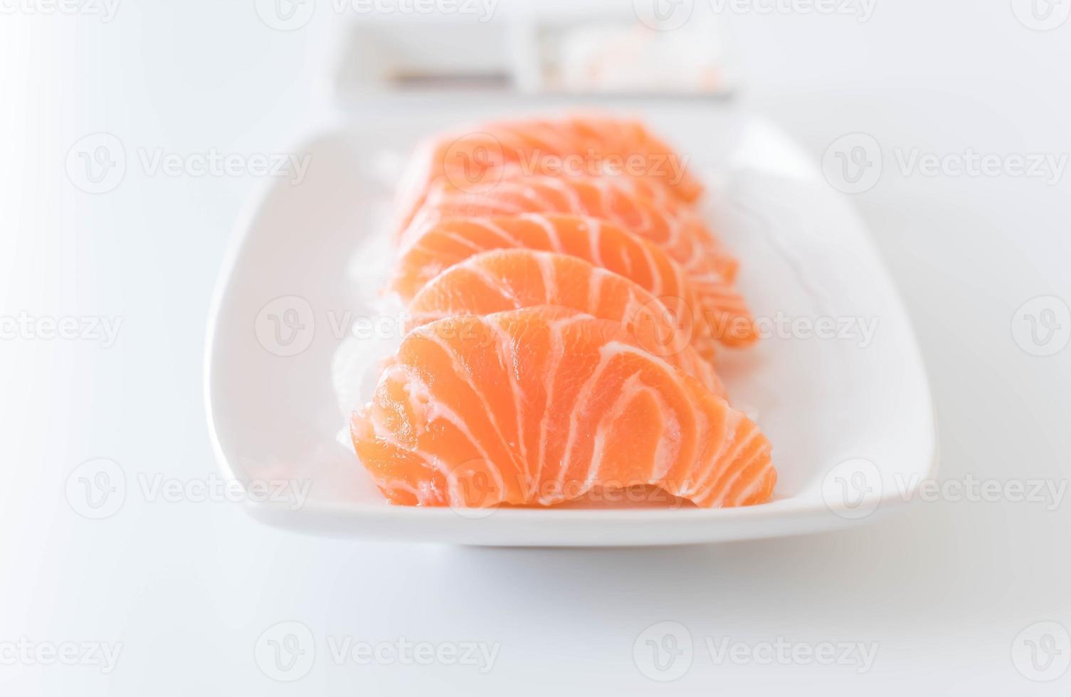 sashimi de salmón crudo foto