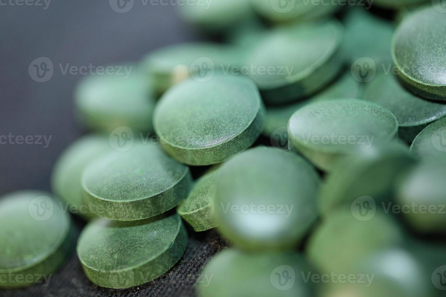 Pastillas de cerca médica espirulina platensis familia de algas algaespace foto