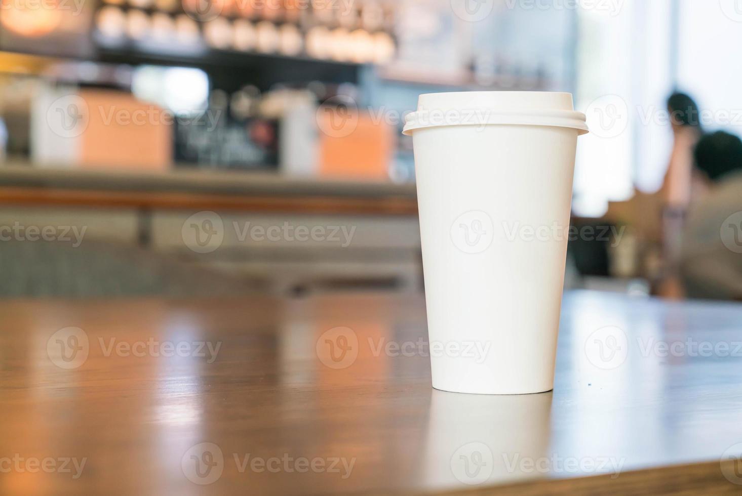 taza de café caliente en la cafetería foto