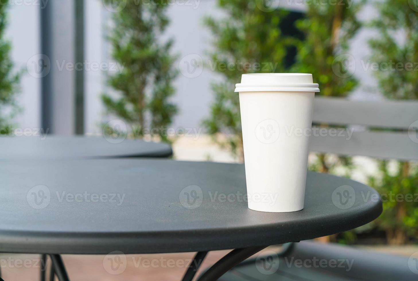 taza de café caliente en la cafetería foto