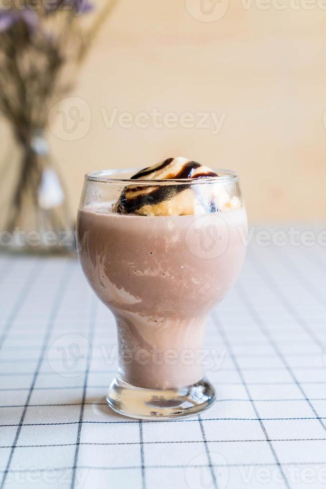 frappé de chocolate con helado de vainilla encima foto