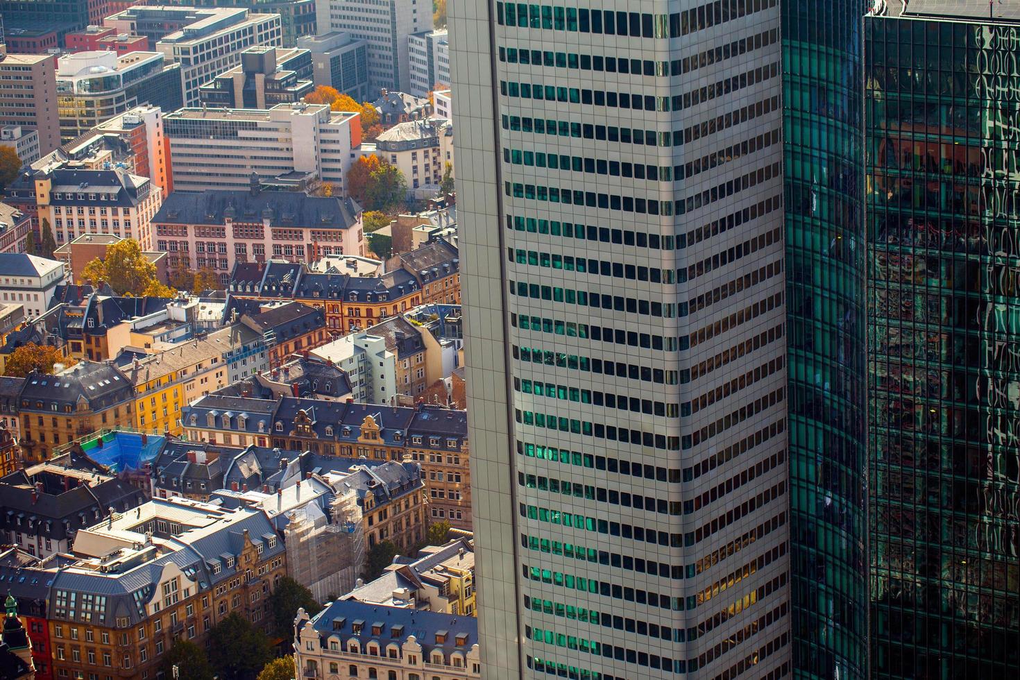 Edificios generales del paisaje urbano europeo en Alemania Frankfurt foto
