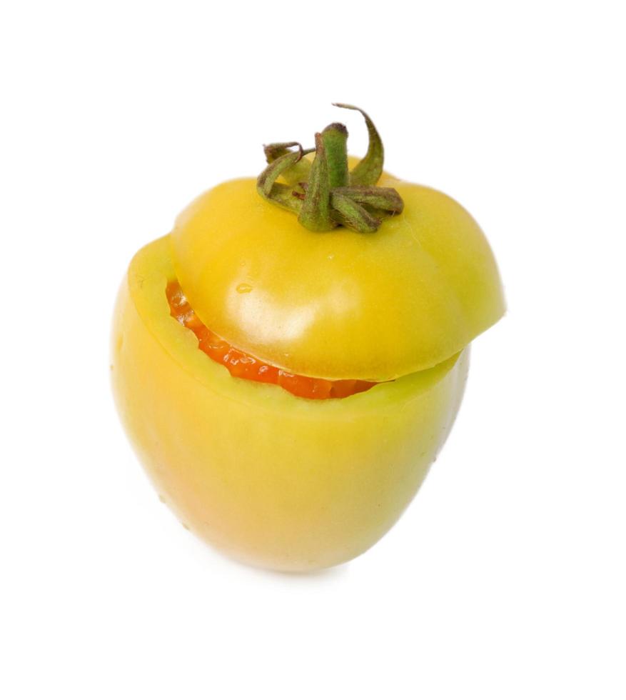 tomate aislado en blanco foto