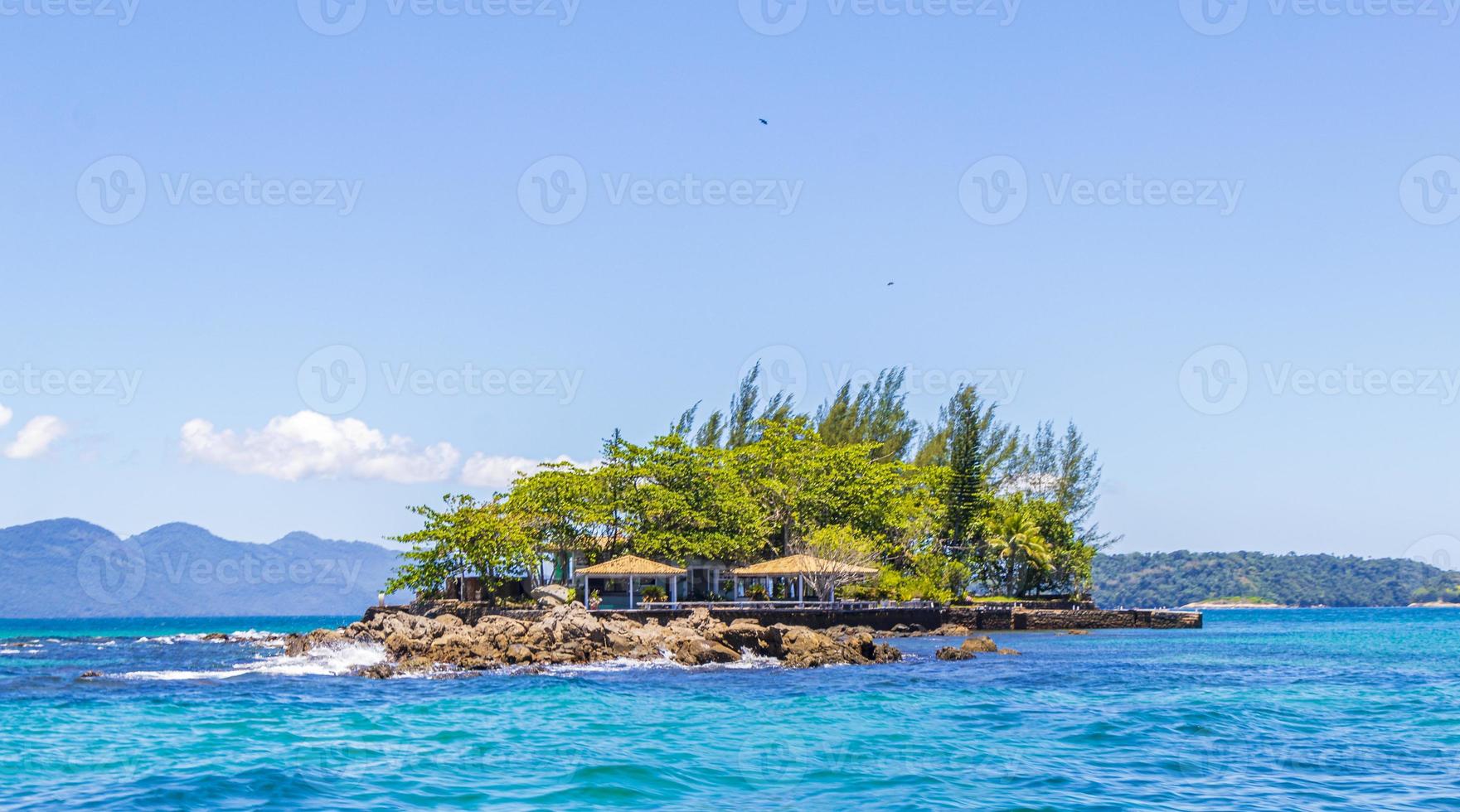 panorama de islas tropicales ilha grande angra dos reis brasil. foto