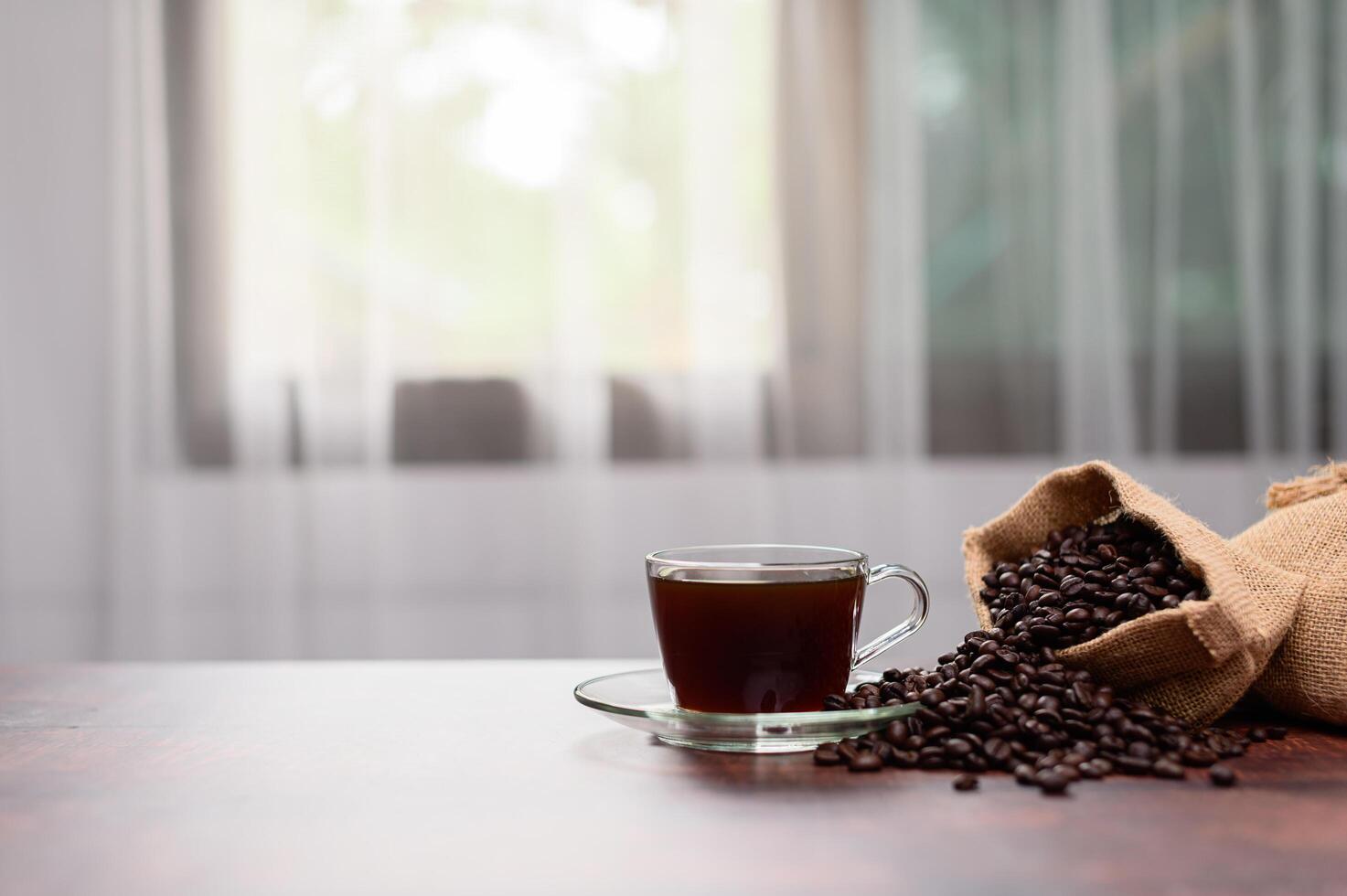 las tazas de café y los granos de café proporcionan energía foto