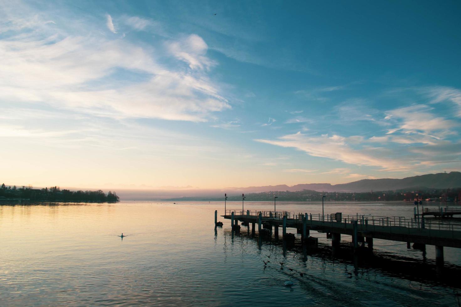 Amanecer en el lago de Zurich, Suiza, Europa foto