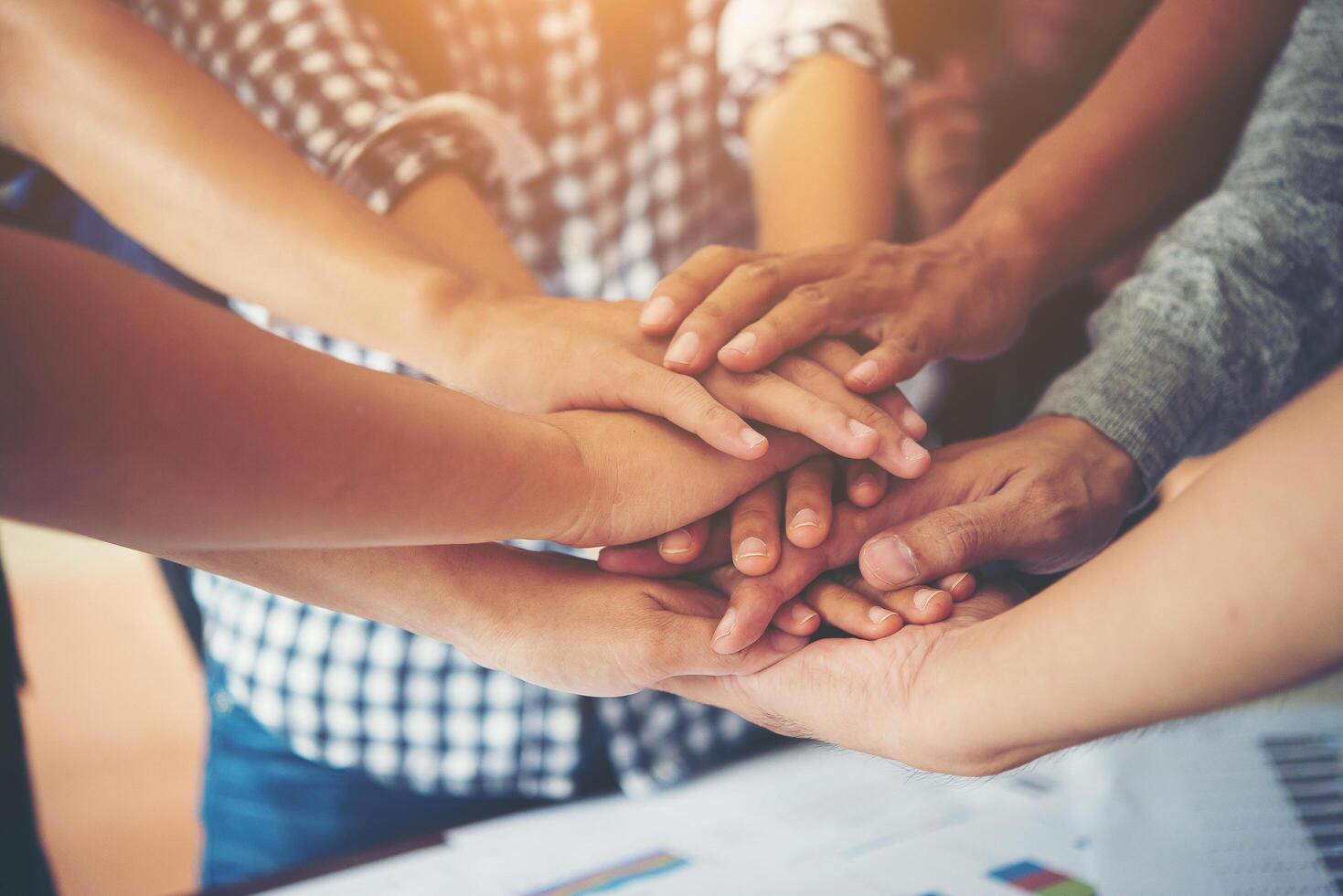 colaboración de unión de trabajo en equipo, concepto de trabajo en equipo empresarial. foto