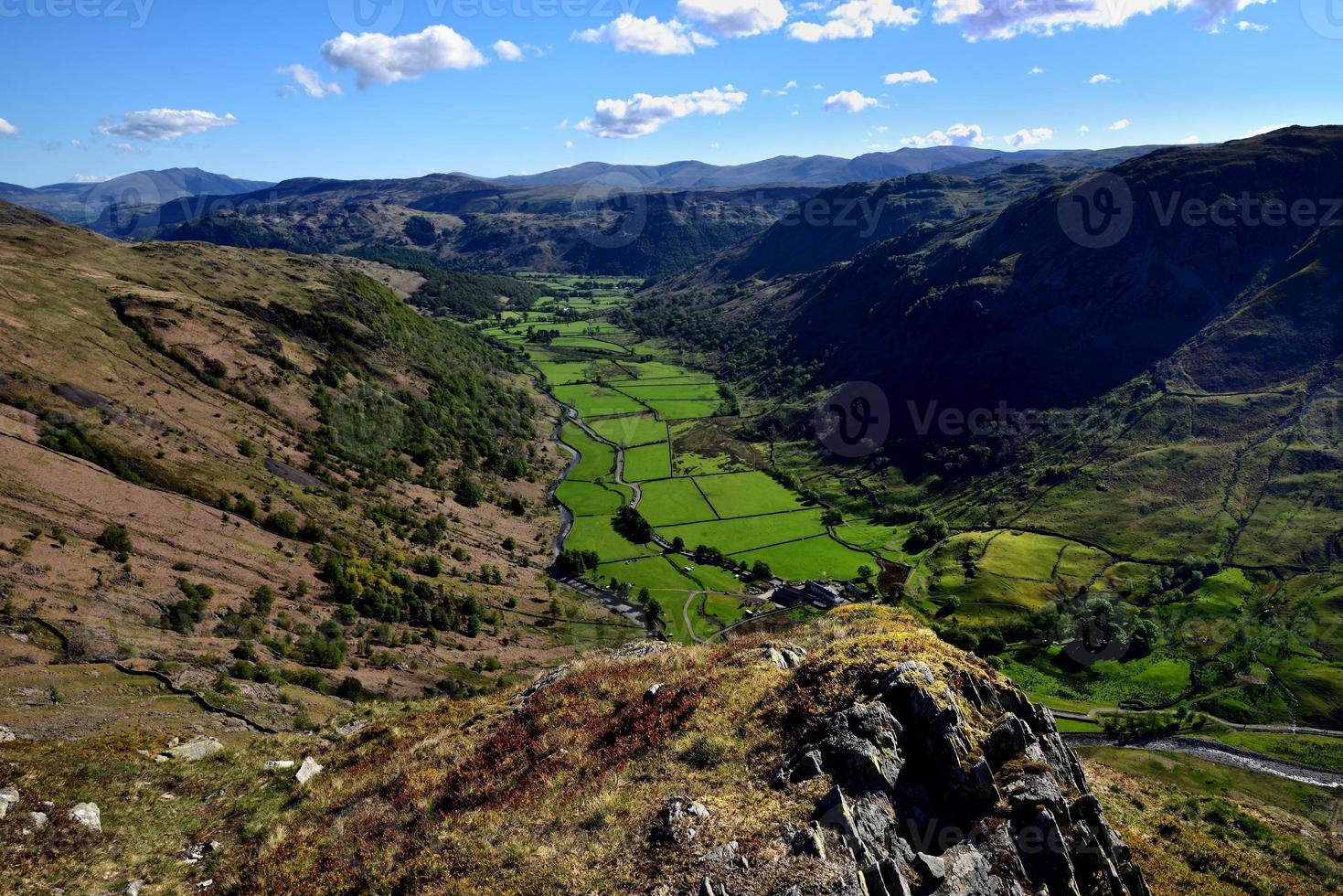 los campos verdes del valle de seathwaite foto