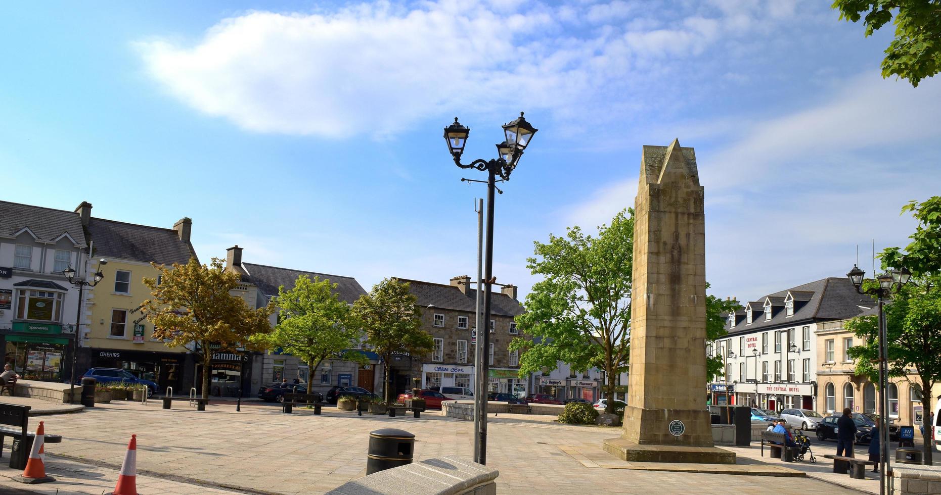 donegal, irlanda - 17 de mayo de 2019, el monumento a los cuatro maestros foto