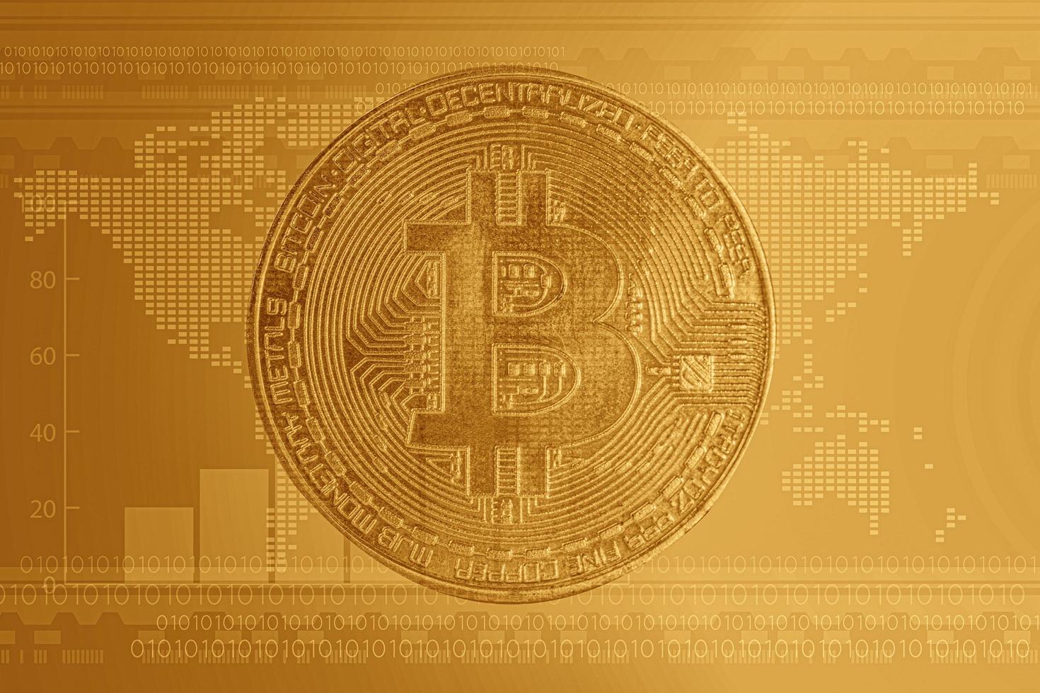 bitcoin sobre fondo de mapa digital y mundial. foto