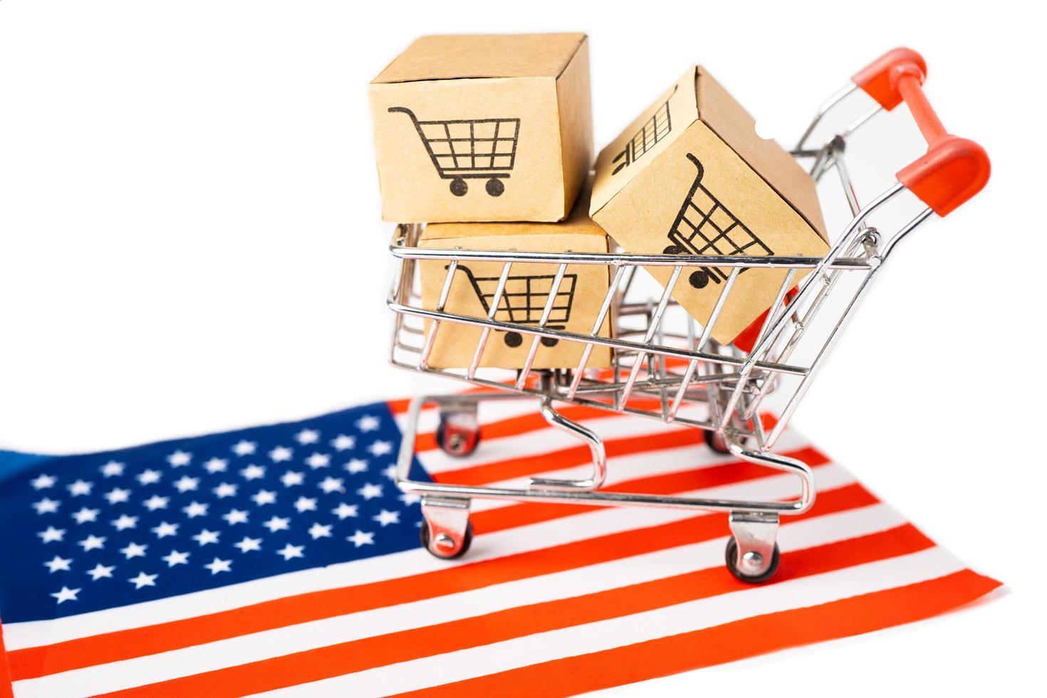 Caja con logotipo de carrito de compras y bandera de EE. UU. América, importación y exportación foto