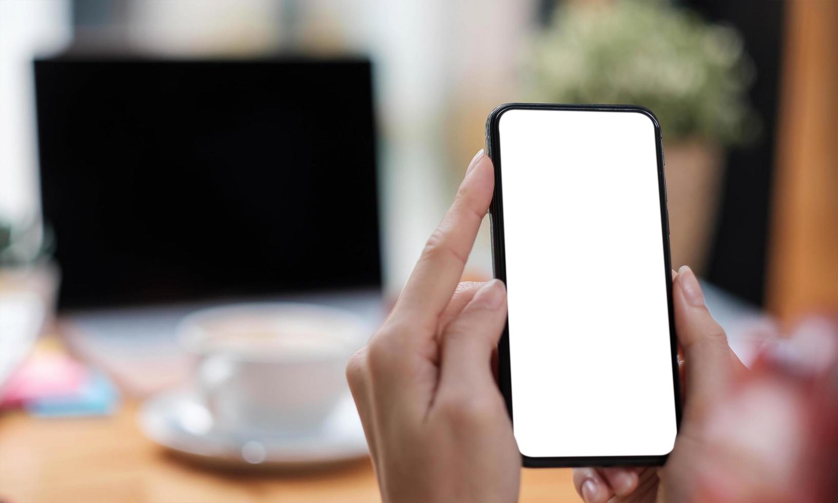 imagen de maqueta teléfono celular de pantalla blanca en blanco foto