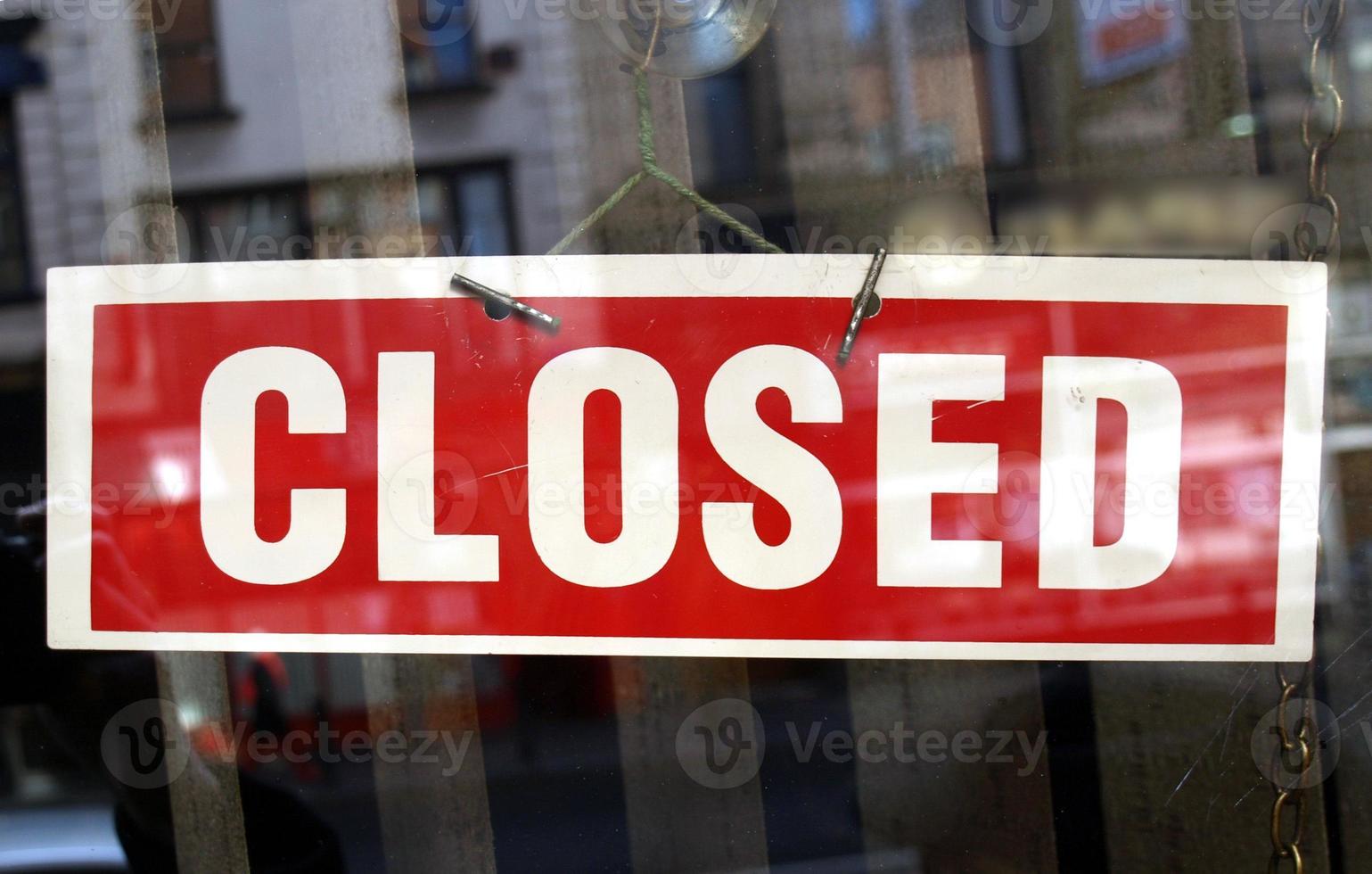 Closed shop sign photo