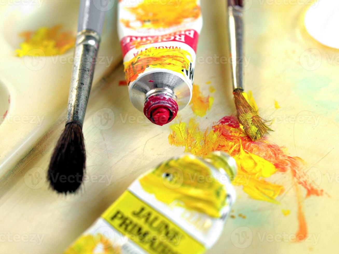 Painbrush, colour and palette photo