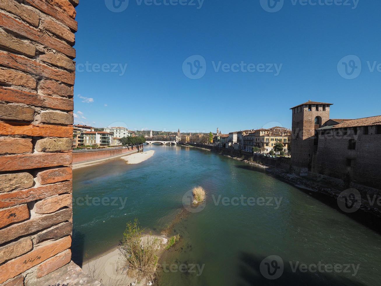 Puente de castelvecchio también conocido como puente scaliger en Verona foto