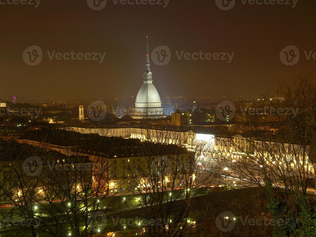 Turín vista de noche foto