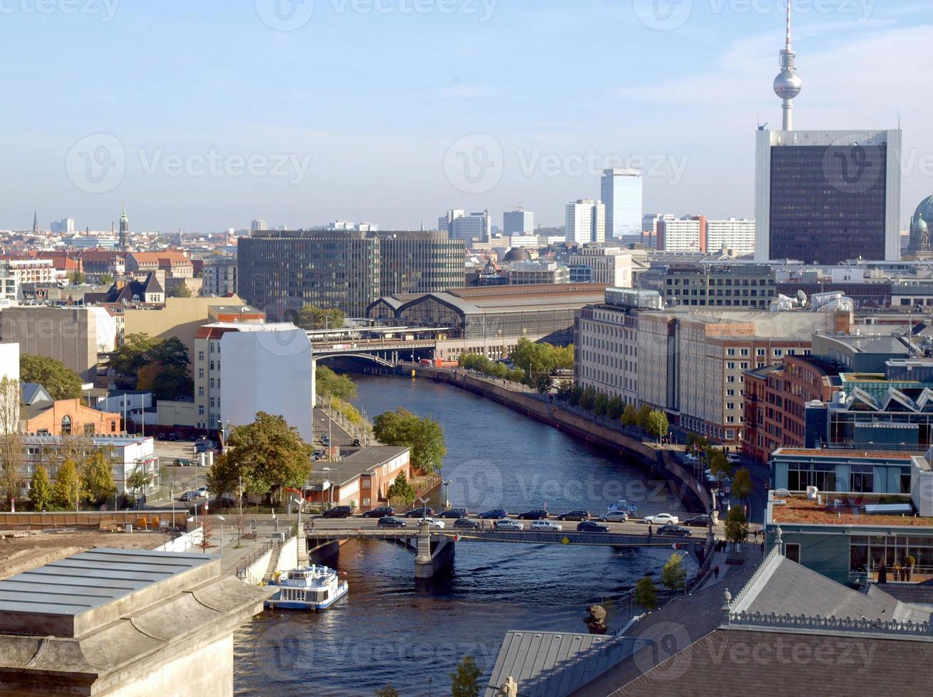 río spree en berlín foto